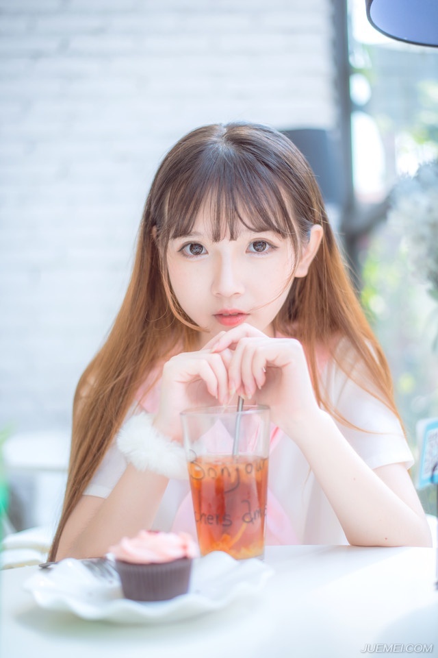 这种事情，庞统自然不会拿出来去打击人心，只是不断强调，吕布给提供的路，其实要比他们靠着田里面那点税赋要强太多，先给大家一个画饼，解决了后顾之忧，接下来的事情自然要好办许多。
